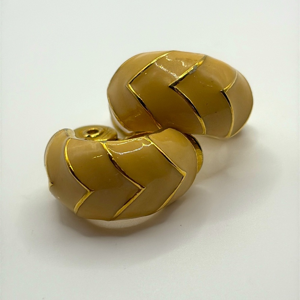 Monet Chevron Gold and Cream Tan Clip On Earrings Lever Back Hoops J Hoop - Picture 2 of 6